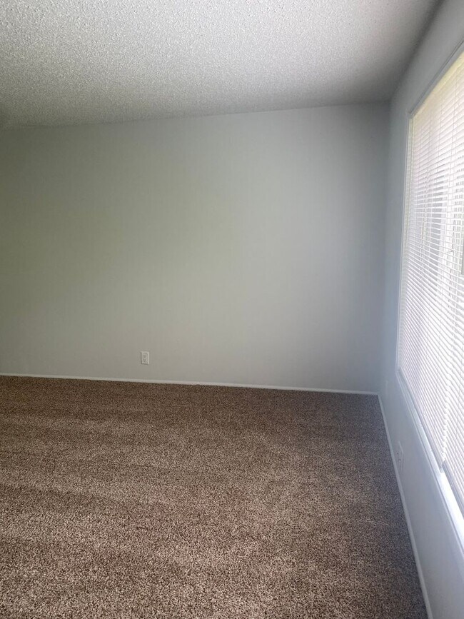 Interior Photo - dini01 531 W. 11th Ave