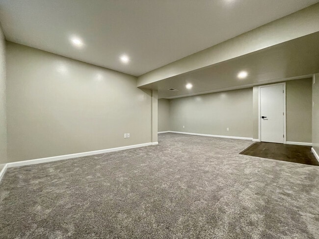 Building Photo - 3914 Evergreen Dr