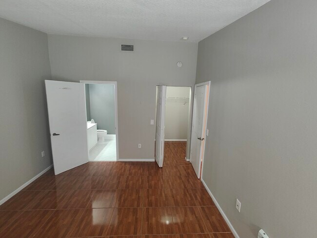 Building Photo - 3740 N Jog Rd