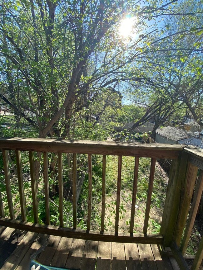 Building Photo - Get it while it lasts! Spacious 4 Bedroom ...