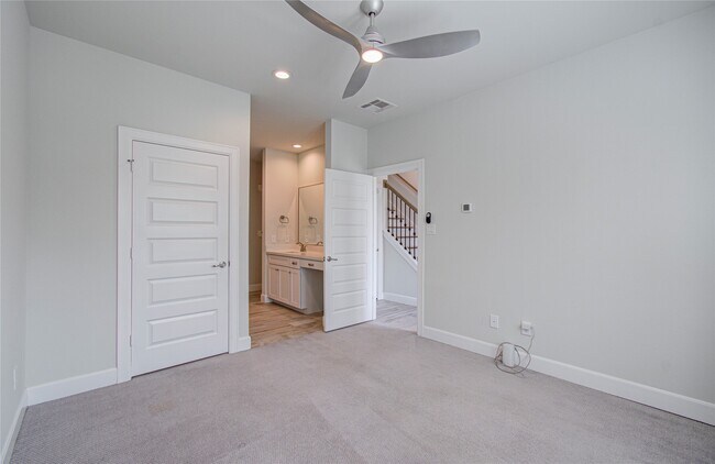 Building Photo - 2818 Grand Fountains Dr