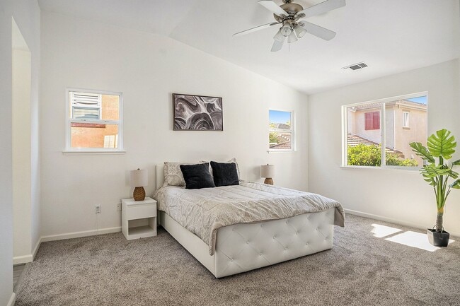 Building Photo - Beautiful and Move-In Ready, 4BD/2.5BA, Tw...
