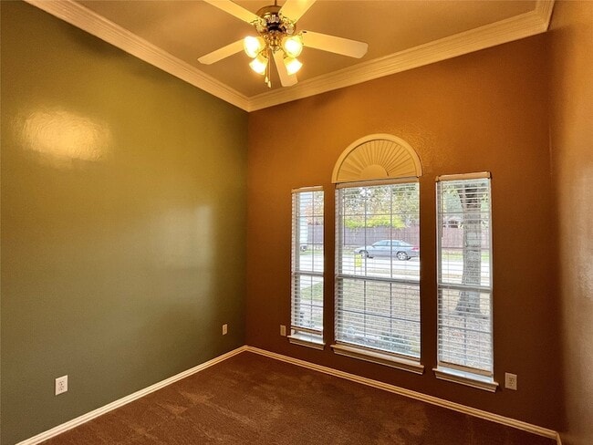 Building Photo - 3917 Miramar Dr