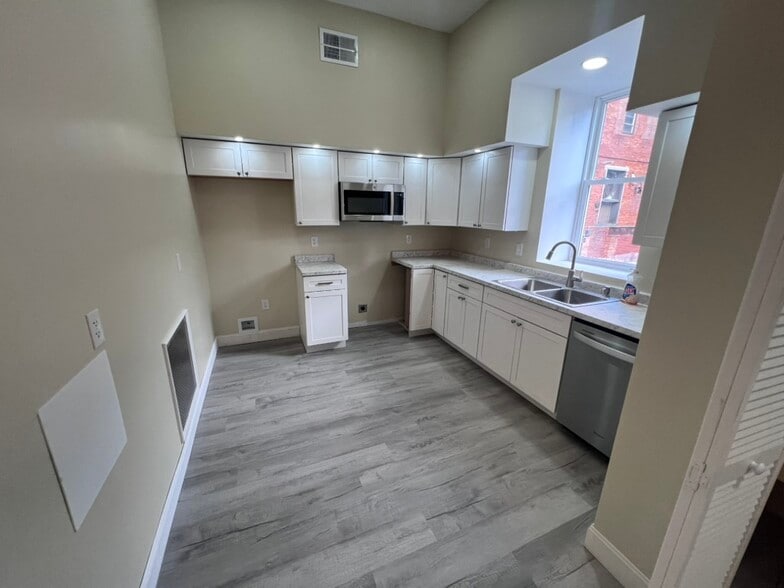 Building Photo - 1316 11th Ave