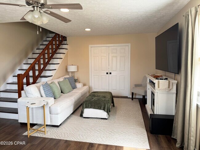 Building Photo - 1416 N Gray Ave