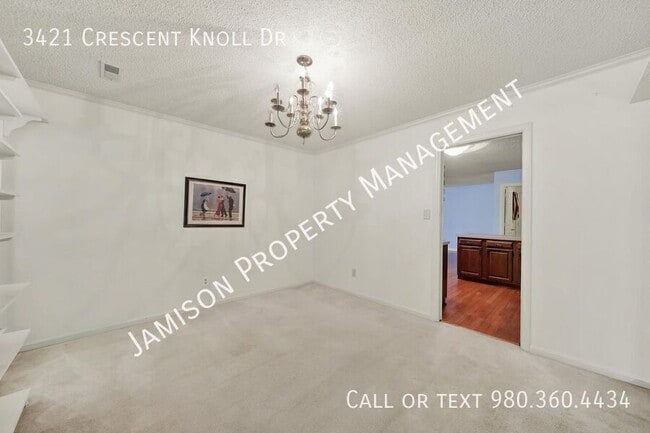 Building Photo - 3421 Crescent Knoll Dr