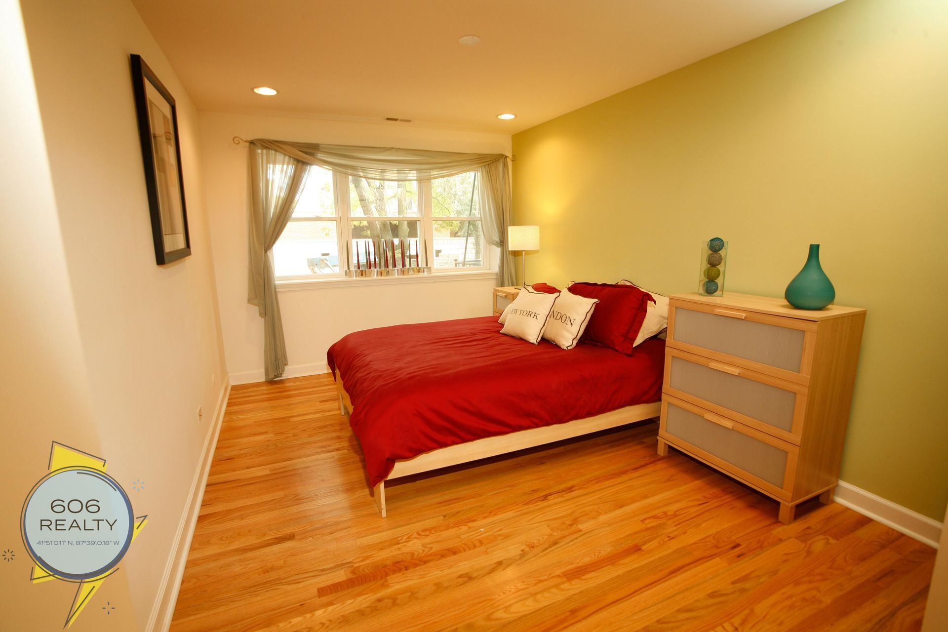 Building Photo - 6954 N Greenview Ave