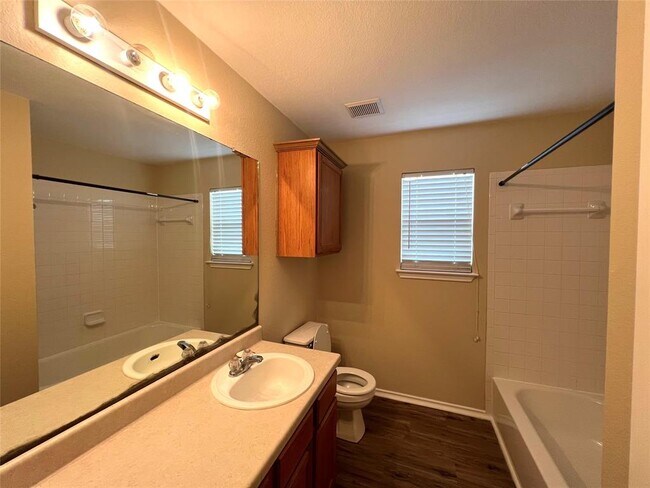 Building Photo - 2829 Deerfern Ln