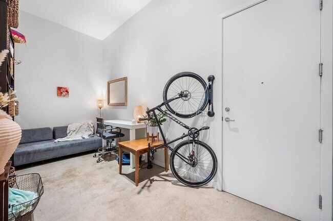 Building Photo - 507 Sabine St