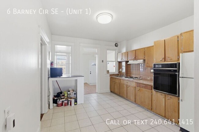 Building Photo - 6 Barney Cir SE