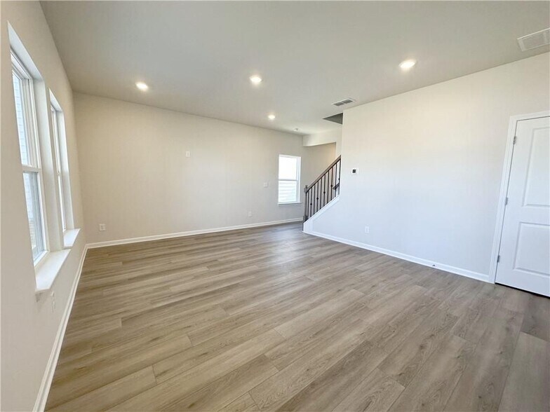 Building Photo - 2244 Whitworth St