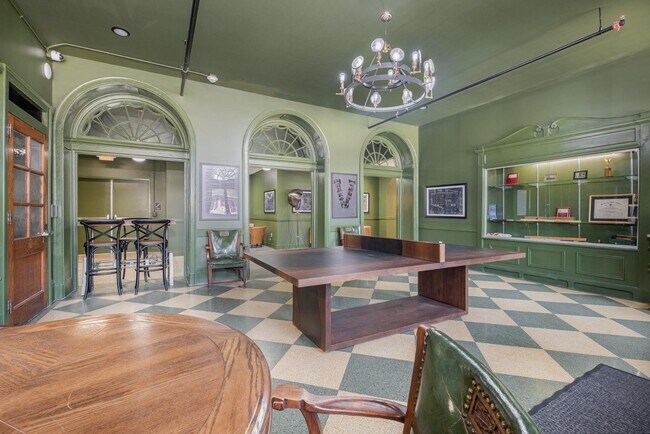 Building Photo - 301 N Mulberry St