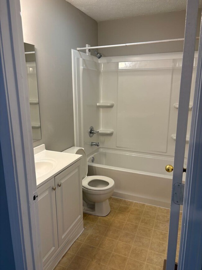 Building Photo - Charming 3-Bedroom Home in Fountain Square – Prime Location Near I-65!