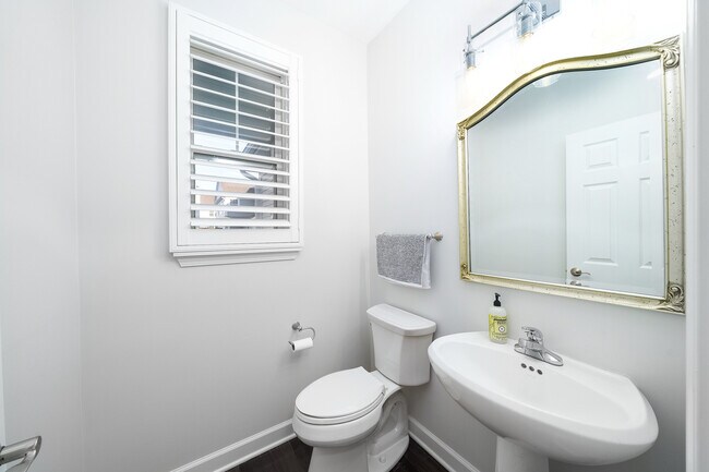 Building Photo - 2930 Glacier Way