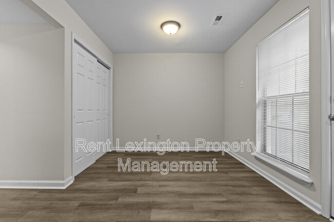 Building Photo - 3175 Kirklevington Dr