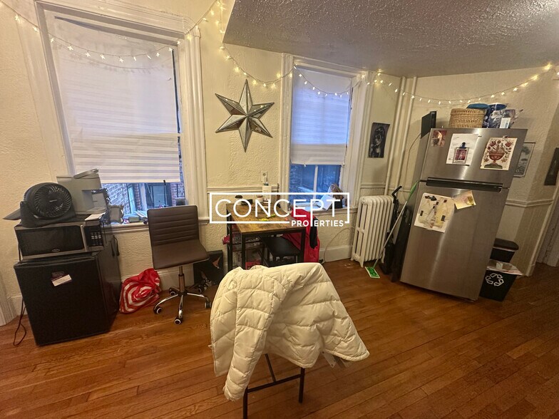 Building Photo - 72 Revere St