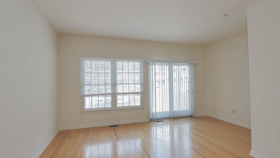 Building Photo - 4 Chelsea Ct