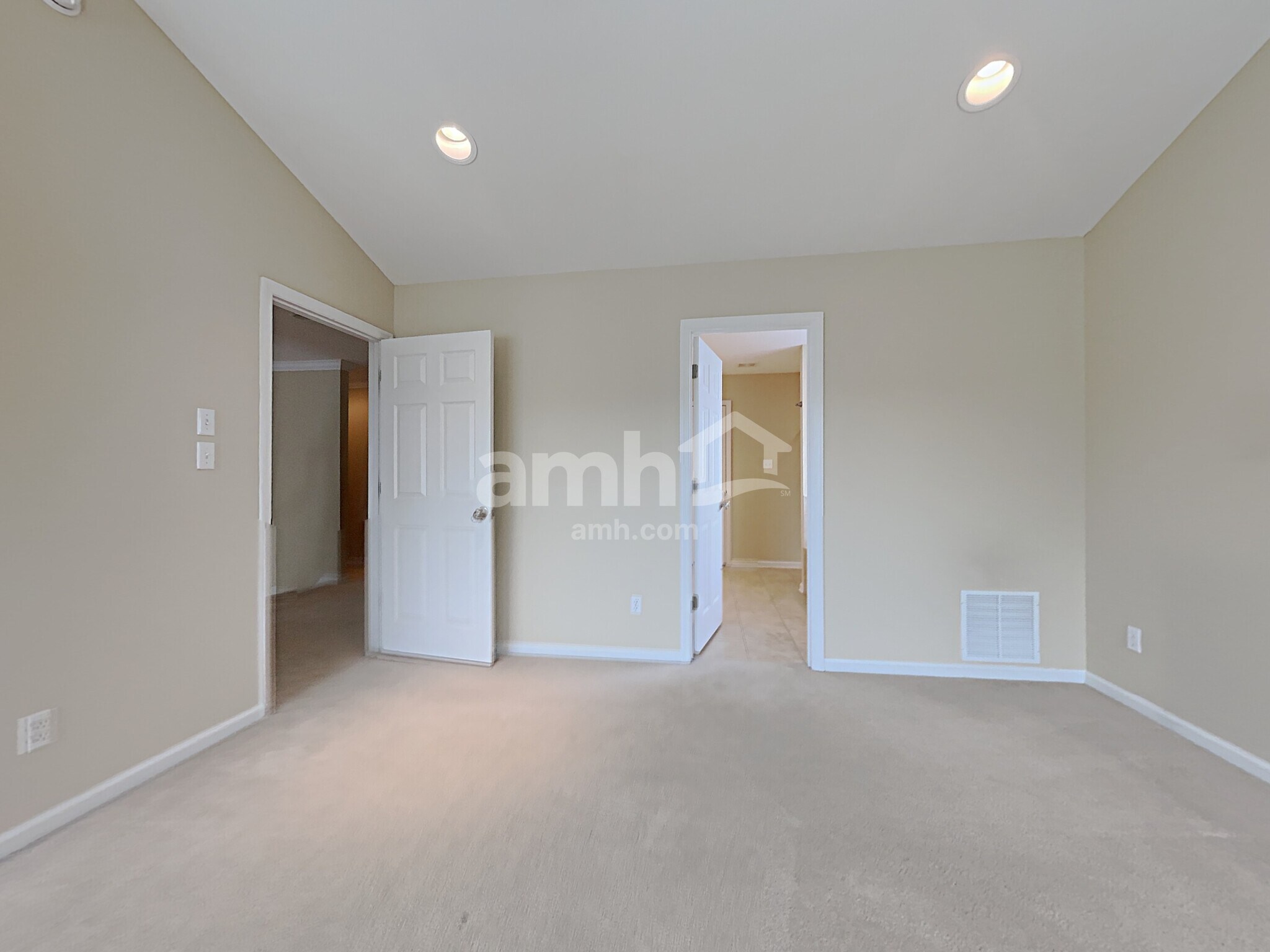 Building Photo - 1641 Silver Oak Ln