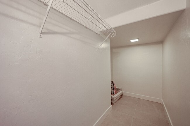 Building Photo - COMING SOON! Location! Fully remodelled 4B...