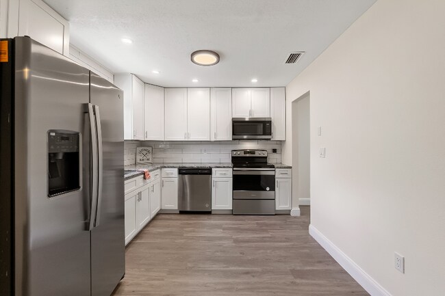Building Photo - 47 Farragut Dr