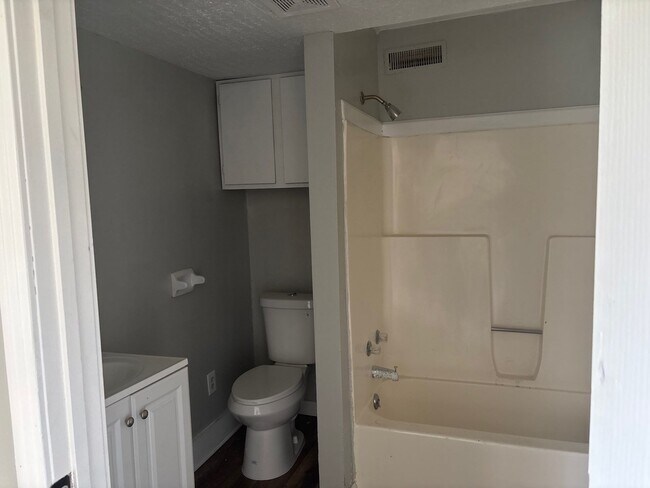 Building Photo - 1108 Warren St