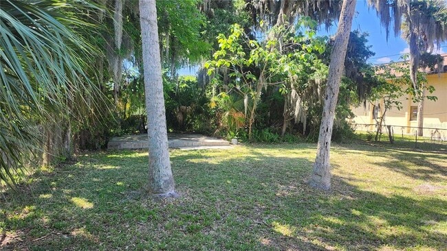 Building Photo - 565 3rd Ave