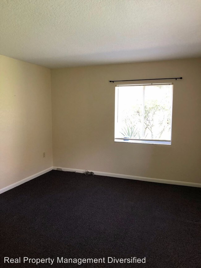 Building Photo - 1302 NE 33rd Ave