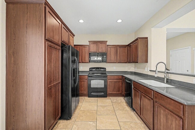 Building Photo - 26616 N Babbling Brook Dr