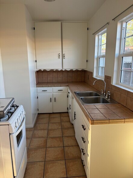 Kitchen - 11809 Valerio St