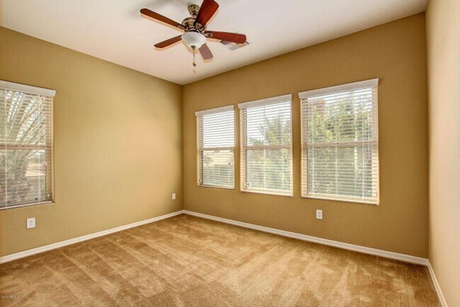 Building Photo - 3 BDRM W/DEN TOWNHOUSE IN PHX