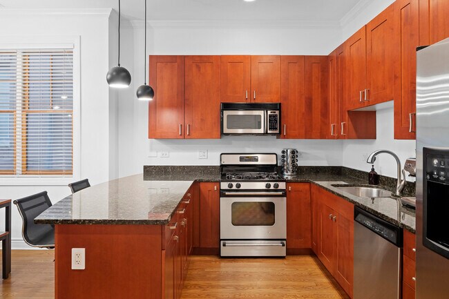 Building Photo - 1441 N Wicker Park Ave