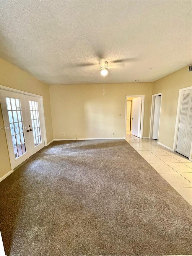 Building Photo - 1423 Avon Ln