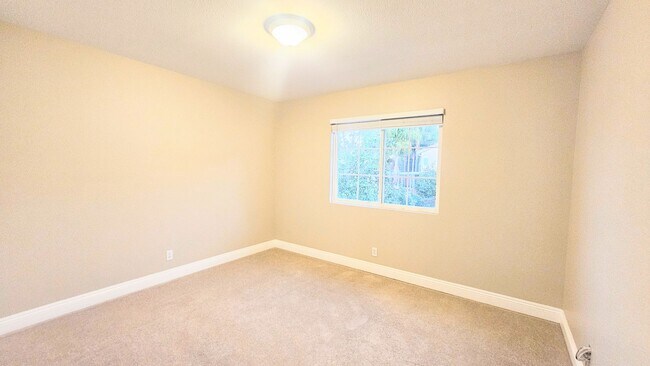 Building Photo - Pool House - Temeku Hills Community- Master Retreat and additional Master Bedroom