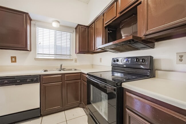 Building Photo - 12500 Brookglade Cir