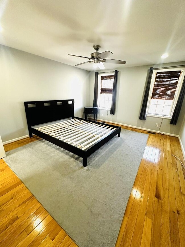 Building Photo - 2517 Foster Ave