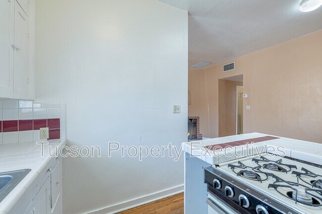 Building Photo - 1220 N Olsen Ave