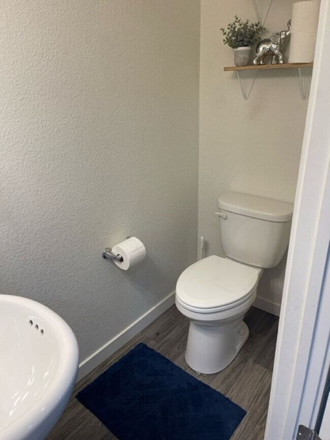 Building Photo - Newer townhome in beautiful Banning Lewis Ranch neighborhood