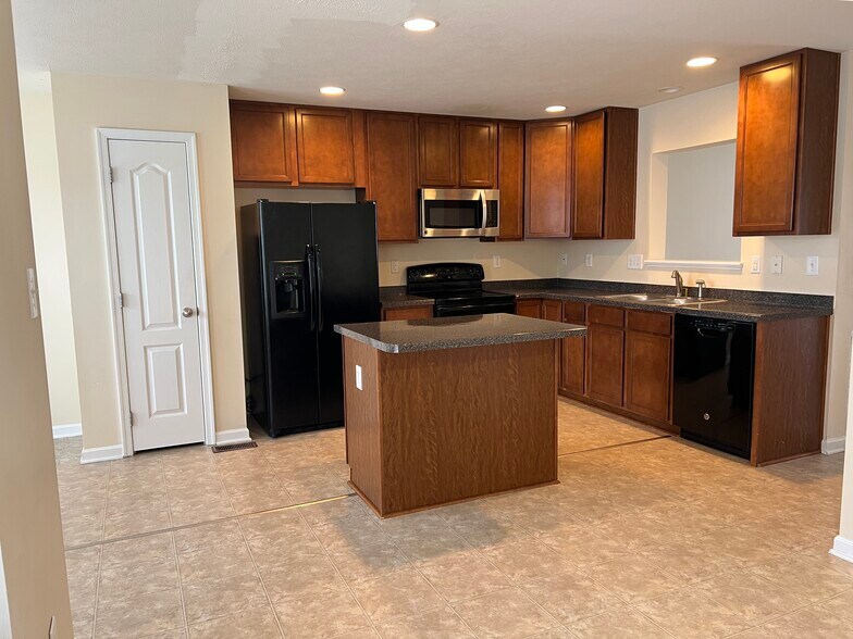 Building Photo - 325 Falcon Run