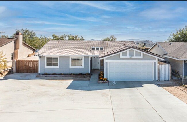 Building Photo - spacious 3 bedroom 2 bath home with large yard, indoor laundry room