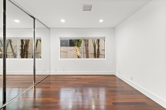 Building Photo - 2-Bedroom Condo in Westwood – Available Now!