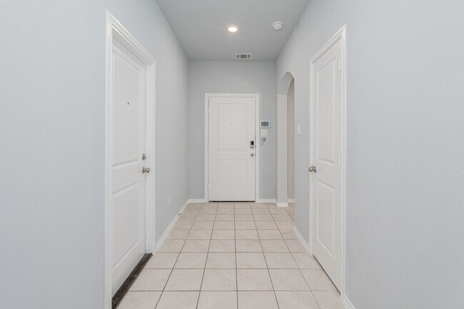 Building Photo - 811 Emerald Dr