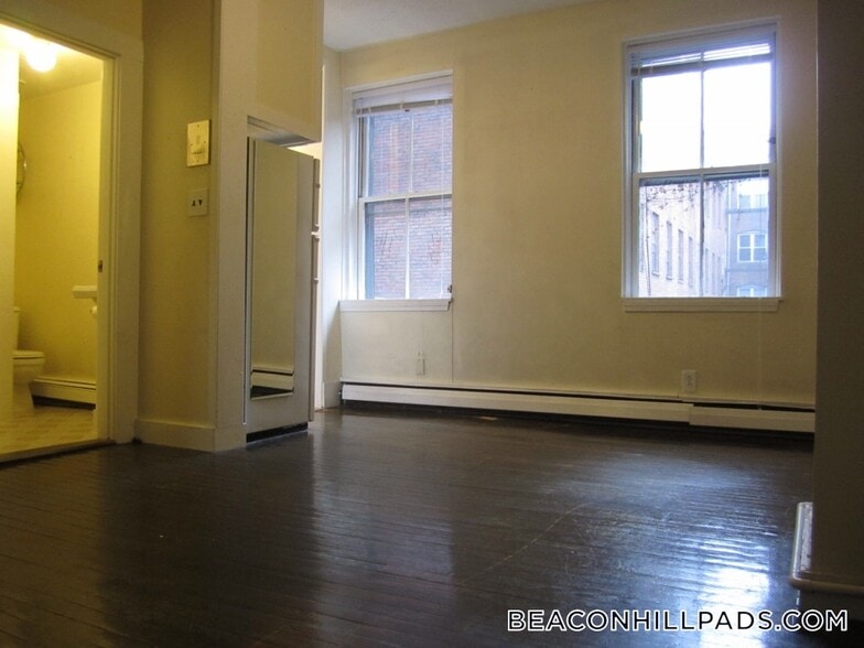 Building Photo - 41 Anderson St