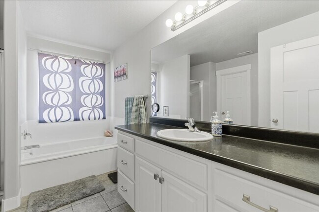 Building Photo - 4 Bedroom Herriman Home