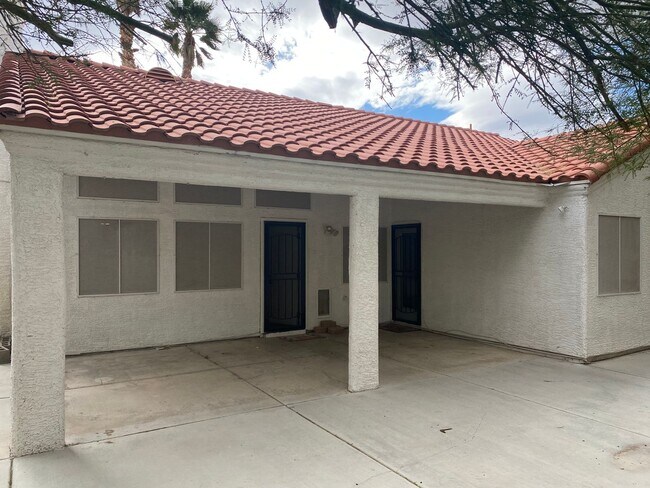 Building Photo - NW!! Single Story!! No Carpet!! No HOA!! B...
