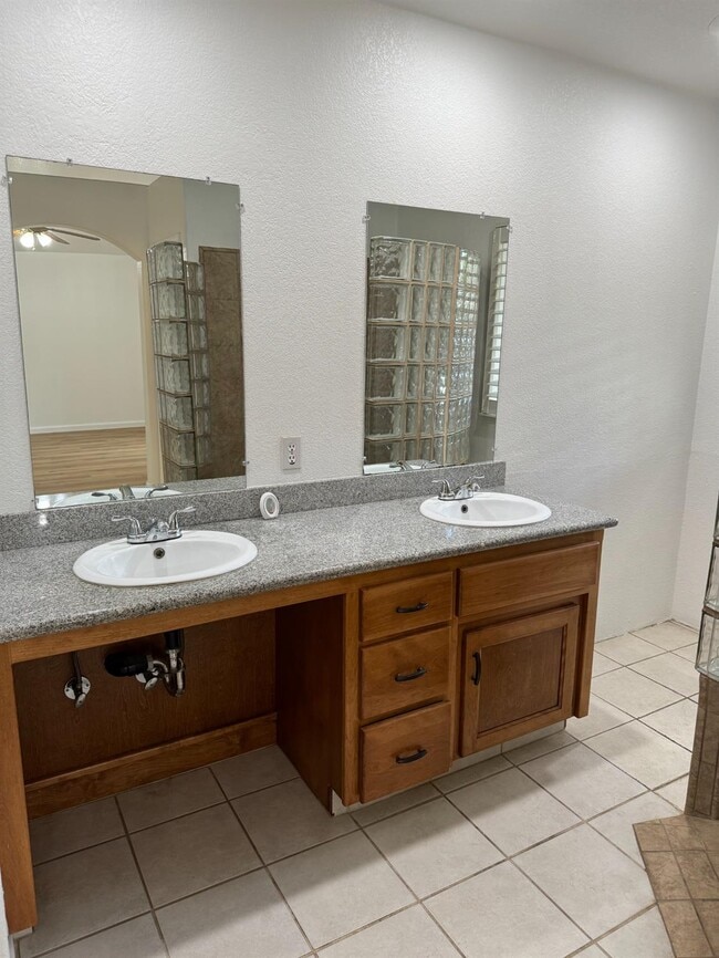 Building Photo - 3741 W Stuart Ave