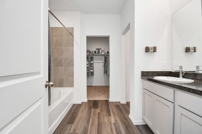Building Photo - 5227 Castlebury Meadows Dr
