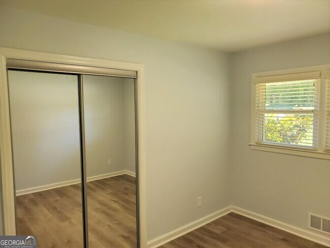 Building Photo - 4867 Flint Hill Rd SW