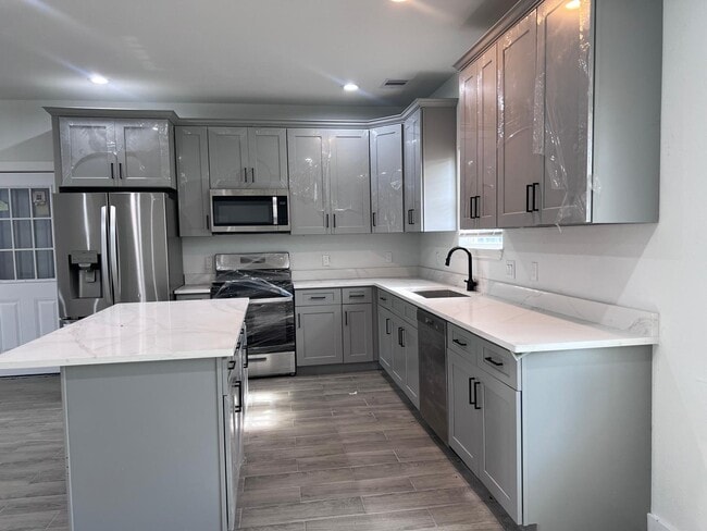 Building Photo - 9210 Martell St