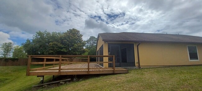 Building Photo - 4 Bedroom/ 2 Bath Home With Lake View   *A...