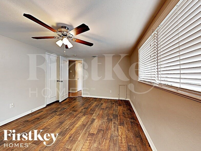 Building Photo - 9220 Lido Ln